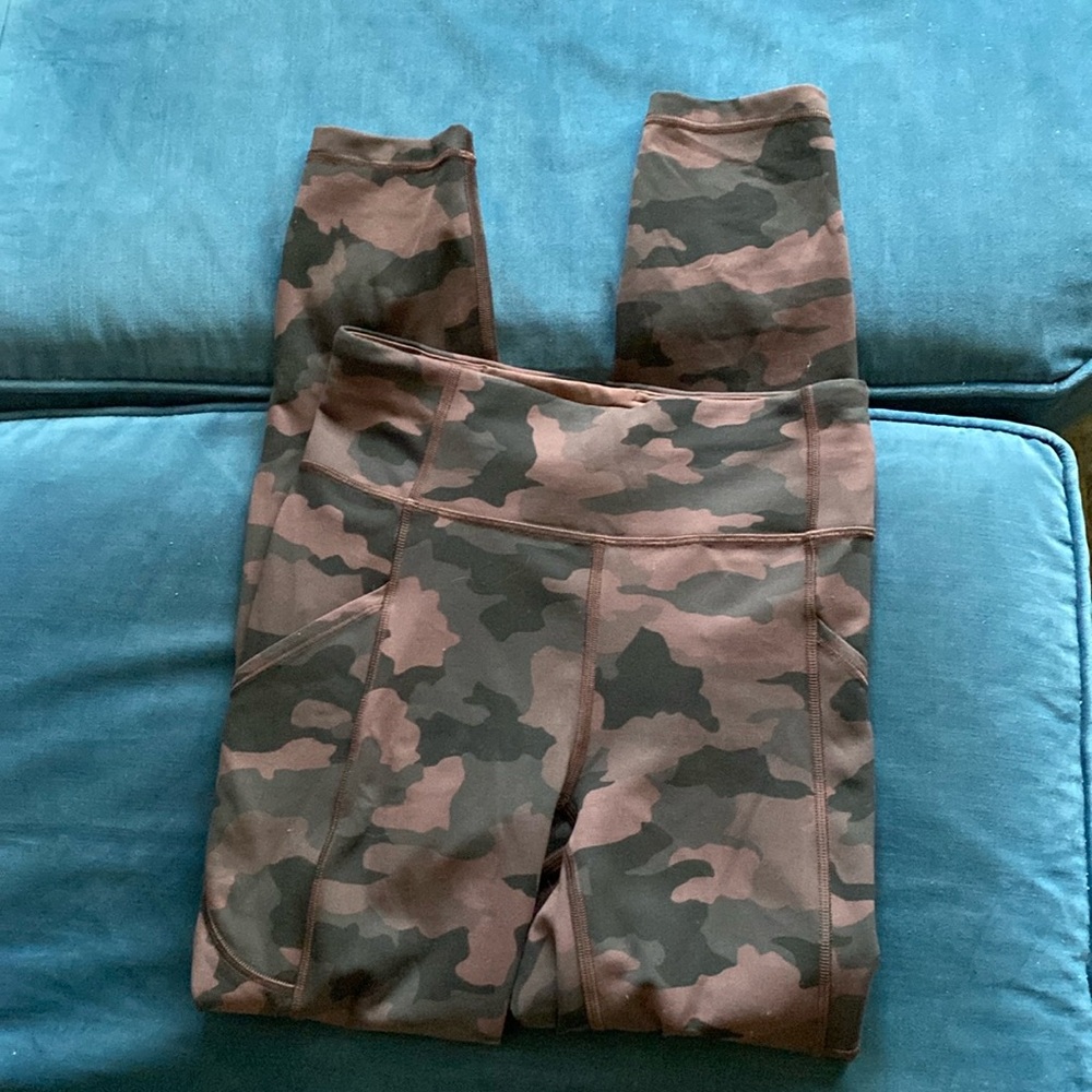 Lululemon full length leggings with pockets camo size 4